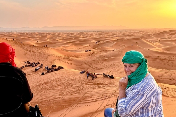 Tour desierto 2 días Ouarzazate, 2 días Sahara desde Ouarzazate, campamento Sahara 1 noche, atardecer en Erg Chebbi, amanecer en dunas Sahara.
